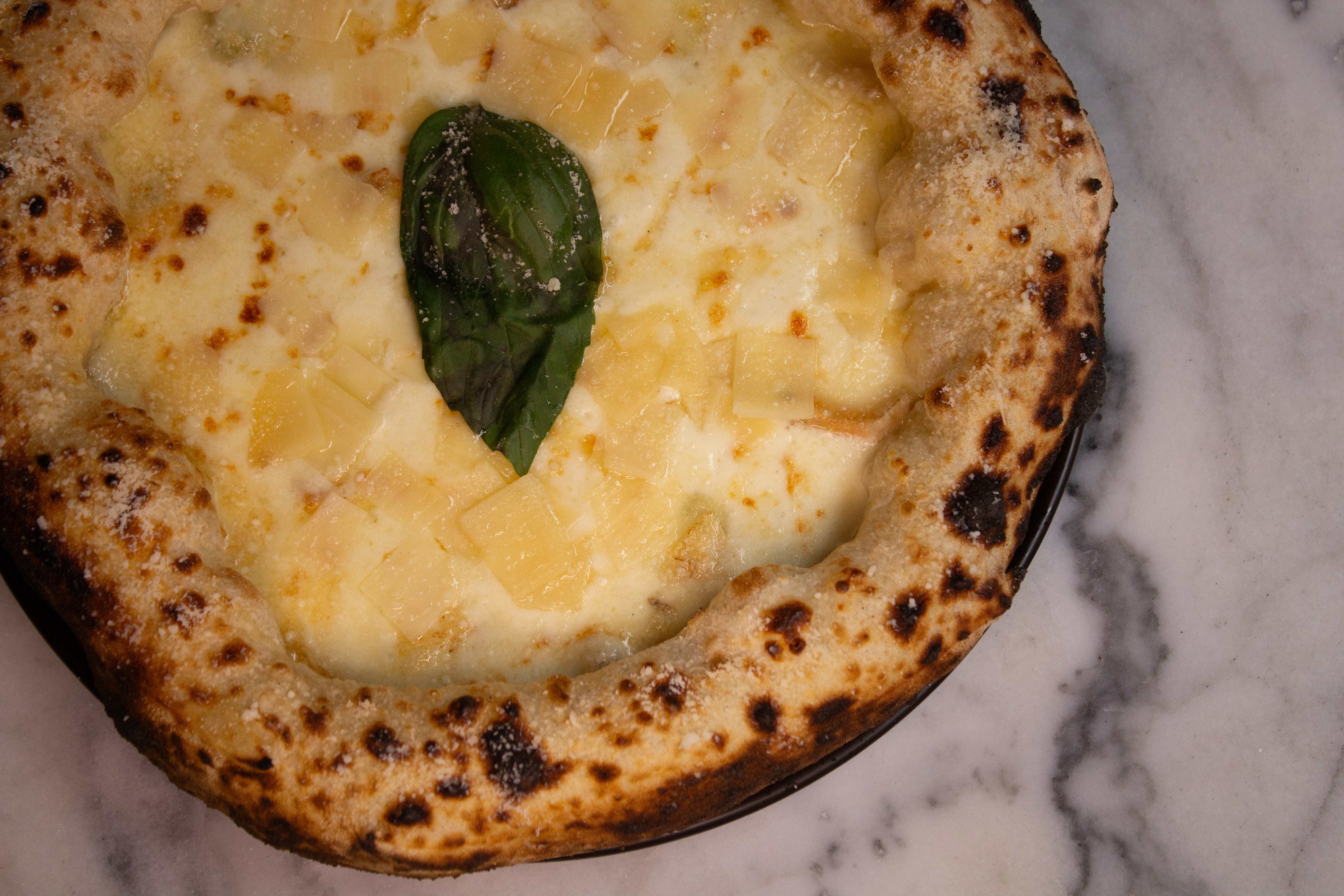 Provola e Pepe Pizza