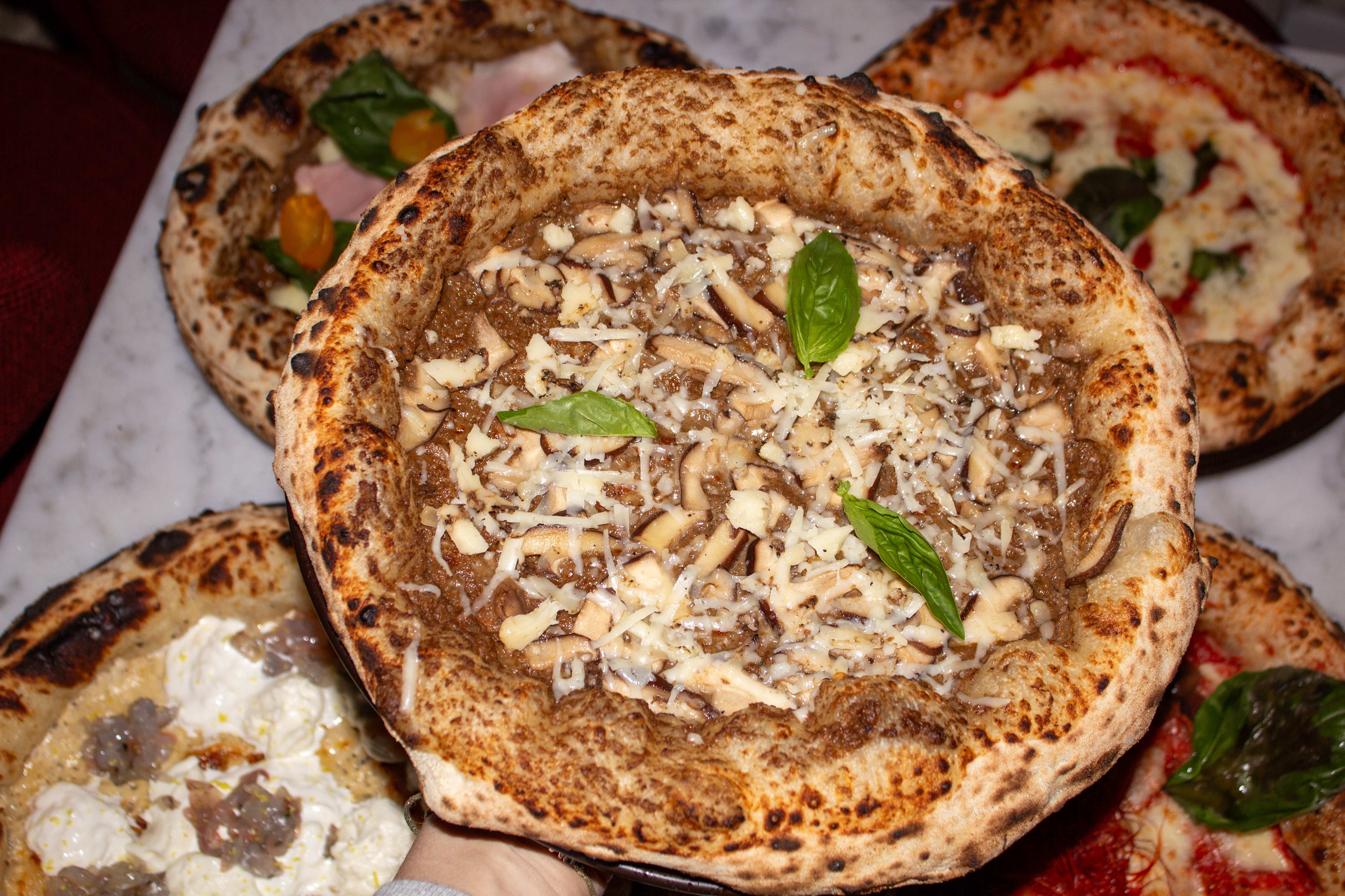 Assoluto Funghi Pizza